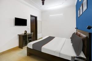 Collection O Agniv Residency Near Saket Metro