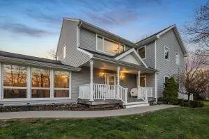 Mansion in the Hills with Pool - Peekskill