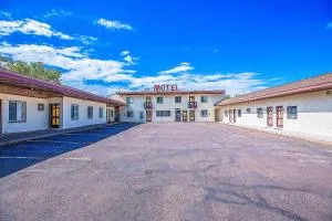 Love Hotels Silver Street by OYO at Hurley WI - 阿什兰