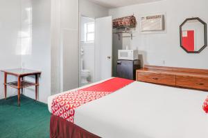 Queen Room room in OYO Hotel Liberal Kansas