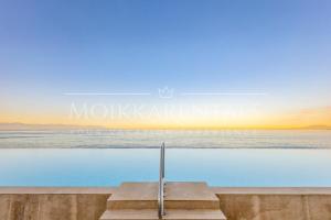 Stunning View Oceanfront Condo by Moikkarentals