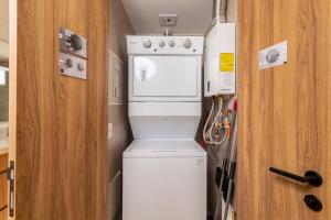 Stunning View Oceanfront Condo by Moikkarentals