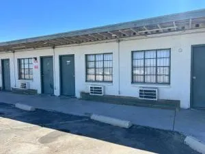 Carl's Motel - Mojave