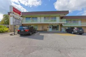 Sonrise Inn Lincoln Hwy By OYO - Everett