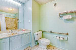 King Bed	 room in OYO Townhouse Tulsa Woodland Hills