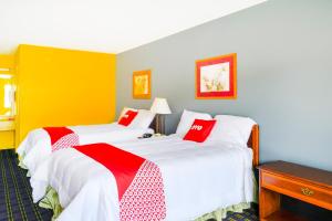 Double Room with Two Double Beds Smoking room in Oyo hotel Williamston