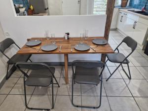 Maisons de vacances Cozy House with Garden & Hot Tub : Maison de Vacances