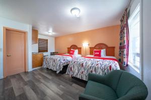 Premium 2 Queen Bed with Kitchenette room in Budget Inn Madras
