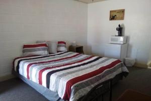 Queen Room room in Dakota Lodge