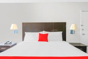 King Room - Disability Access room in OYO Hotel Irving DFW Airport South