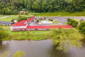 Lloyd's On The River Country Inn By Oyo - 布赖森城 Lloyd's On The River Country Inn By Oyo - 布赖森城