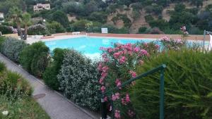 APPARTEMENT CLIMATISE - TERRASSE AVEC APERCU MER - GOLF DE ST TROPEZ