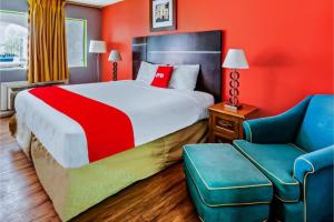 King Bed Non-Smoking room in OYO Hotel Europa Ridgecrest CA - W Upjohn Ave