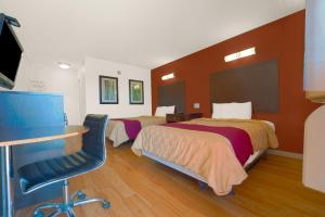 2 Full Beds Non-Smoking room in Red Roof Inn Mojave