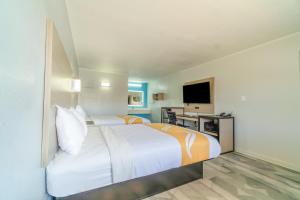 2 Queen Beds Non-Smoking room in Pleasanton Executive Inn