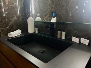 Newly Renovated Luxury 2-Bedroom with Views