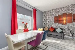 Newcastle City centre super spacious town house free parking and Wi-Fi - Elswick