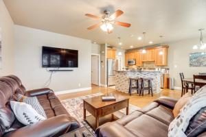 Less Than 1 Mi to Comal Park Peaceful Duplex with Yard! - 3hvězdičkové hotely ve městě Canyon Lake