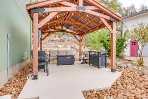 Less Than 1 Mi to Comal Park Peaceful Duplex with Yard!