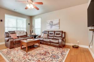 Less Than 1 Mi to Comal Park Peaceful Duplex with Yard!