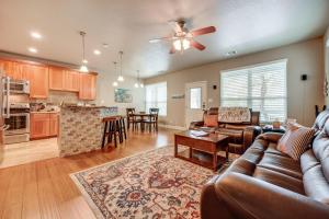 Less Than 1 Mi to Comal Park Peaceful Duplex with Yard!