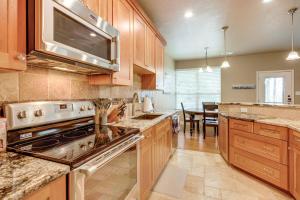 Less Than 1 Mi to Comal Park Peaceful Duplex with Yard!