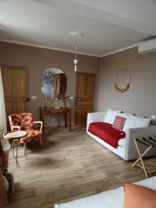 B&B / Chambres d'hotes CHAMBRES D'HOTES L'Oreliane en Provence Adults Only : photos des chambres