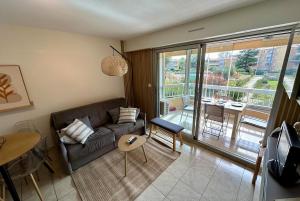 Bedroom Apartment in Le Lavandou Pool Parking