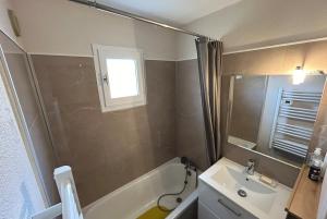 Bedroom Apartment in Le Lavandou Pool Parking