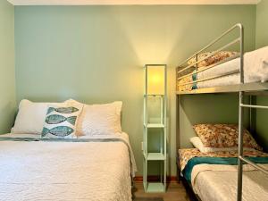 Cayuga lake cottage with private lake access