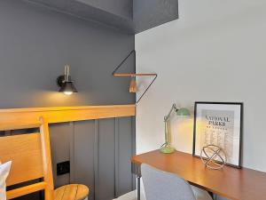 W118 NEW! Central Canmore- Light Industrial Hotel Room
