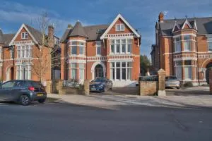 Stylish 2 bed apartment located in Ealing Broadway - 伊灵