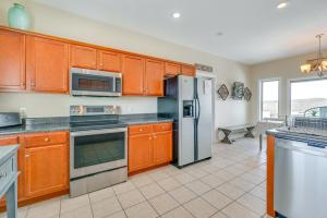 Lake Cumberland Home with Hot Tub and Game Room