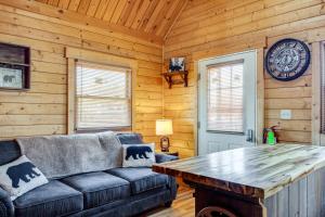 Fire Pit and Pool Access Cozy Cabin in Sevierville!