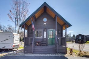 Fire Pit + Pool Access: Cozy Cabin in Sevierville!