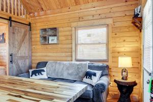 Fire Pit and Pool Access Cozy Cabin in Sevierville!