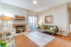 The Cozy Domain Austin Apartment with Pool Access