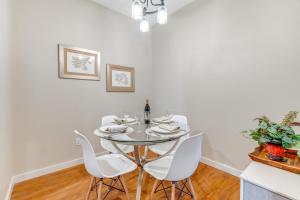 The Cozy Domain Austin Apartment with Pool Access