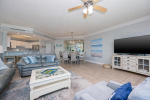 Phoenix on the Bay 1530 condo