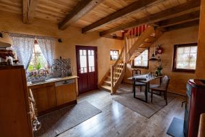 romantisches Winzerhäuschen Schwarzwald und Weinberge