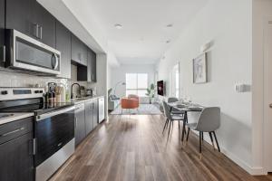 Spacious 1BDR near Walk of Fame with Luxury Amenities