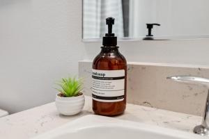 Spacious 1BDR near Walk of Fame with Luxury Amenities