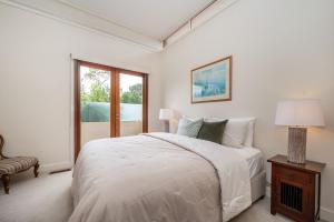 The Light House - Close to Harold Holt Swim Centre