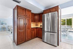 Coastal Surfside 298 by Beachsidemanagement