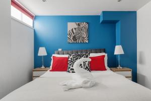 Stylish Camden Apartment - Garden Access & Metro