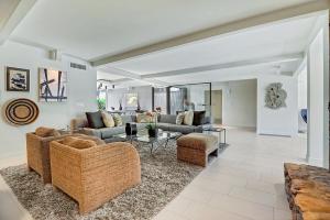 The Cascades Retreat - Walk to Downtown!