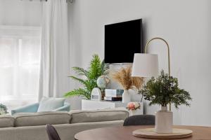 Signal Hill Elegance 3Bd AC Hiking