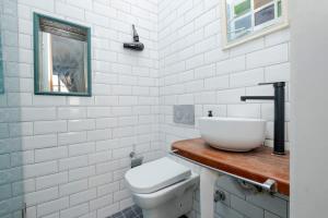 Exclusive House with 2 Apartments including 4 Bedrooms and 4 Bathrooms in Total