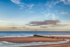 Lovely Caravan With Side Decking At Golden Sands Haven Holiday Park Ref 63056Pd