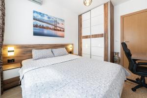 Aurora Apartment 1 with Parking